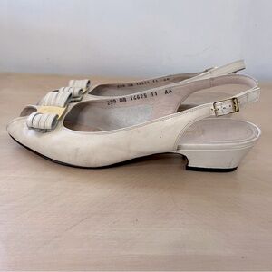 Salvatore Ferragamo Vintage Sling Back Peep Toe Bow Cream Low Heels Size 11